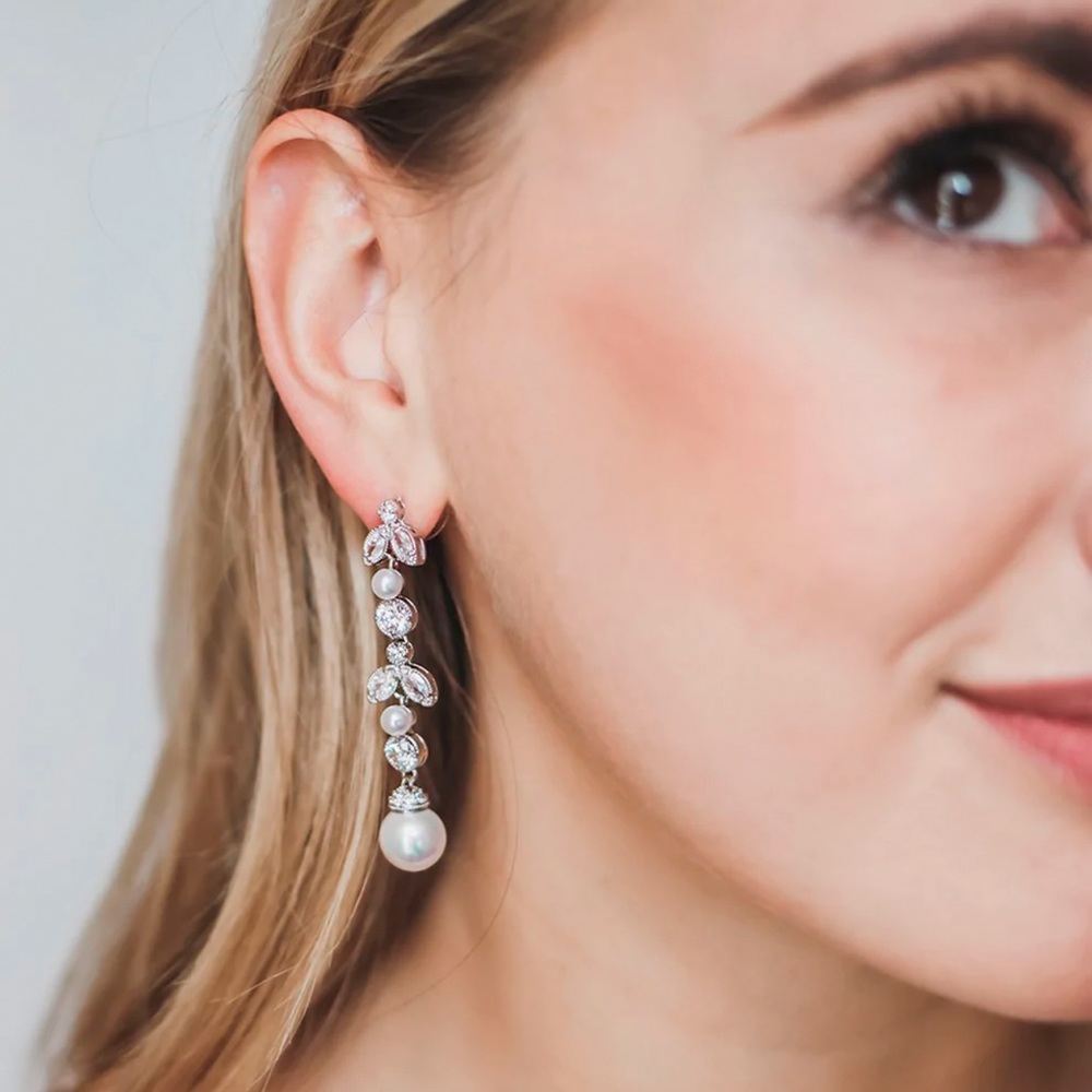 Dareth Colburn Pearl drop earrings- New